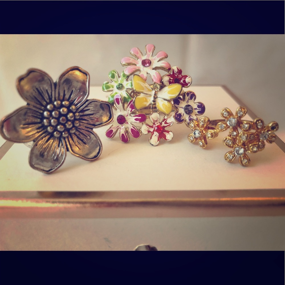 Costume Jewelry Flower Set